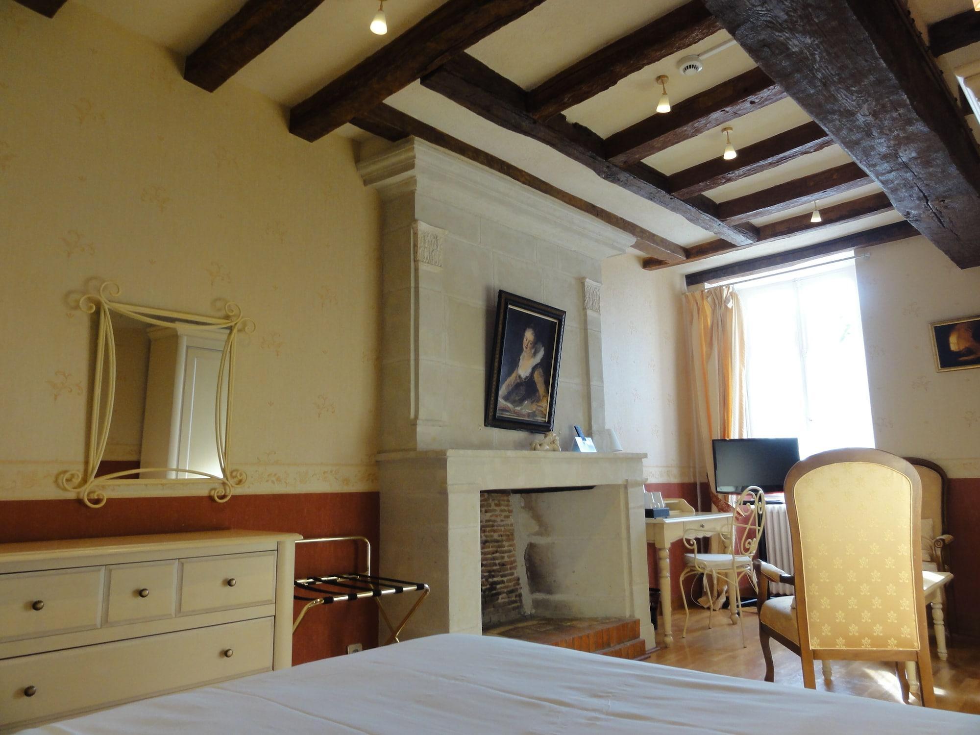 Logis Manoir De La Giraudiere Beaumont-en-Véron Kültér fotó