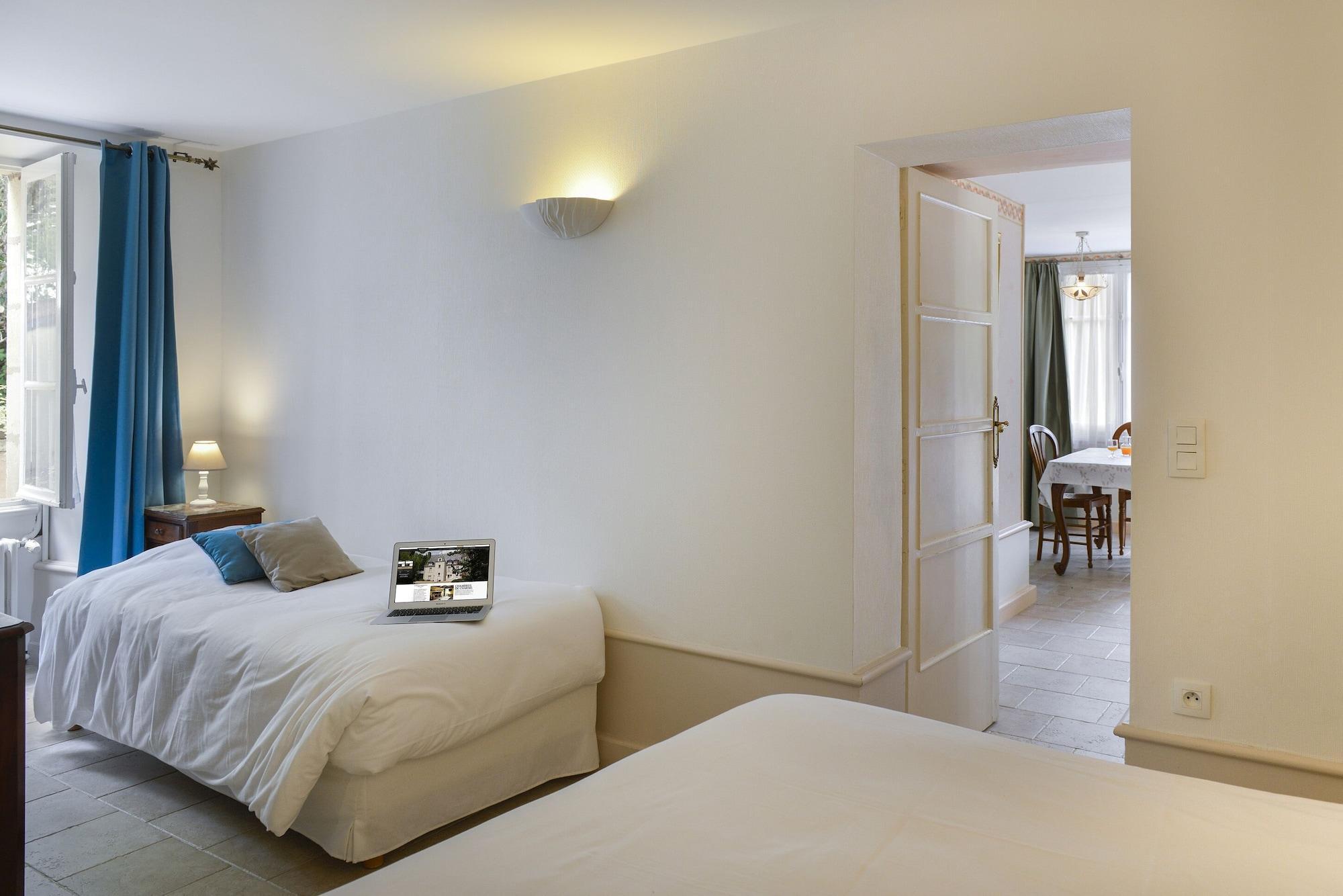 Logis Manoir De La Giraudiere Beaumont-en-Véron Kültér fotó