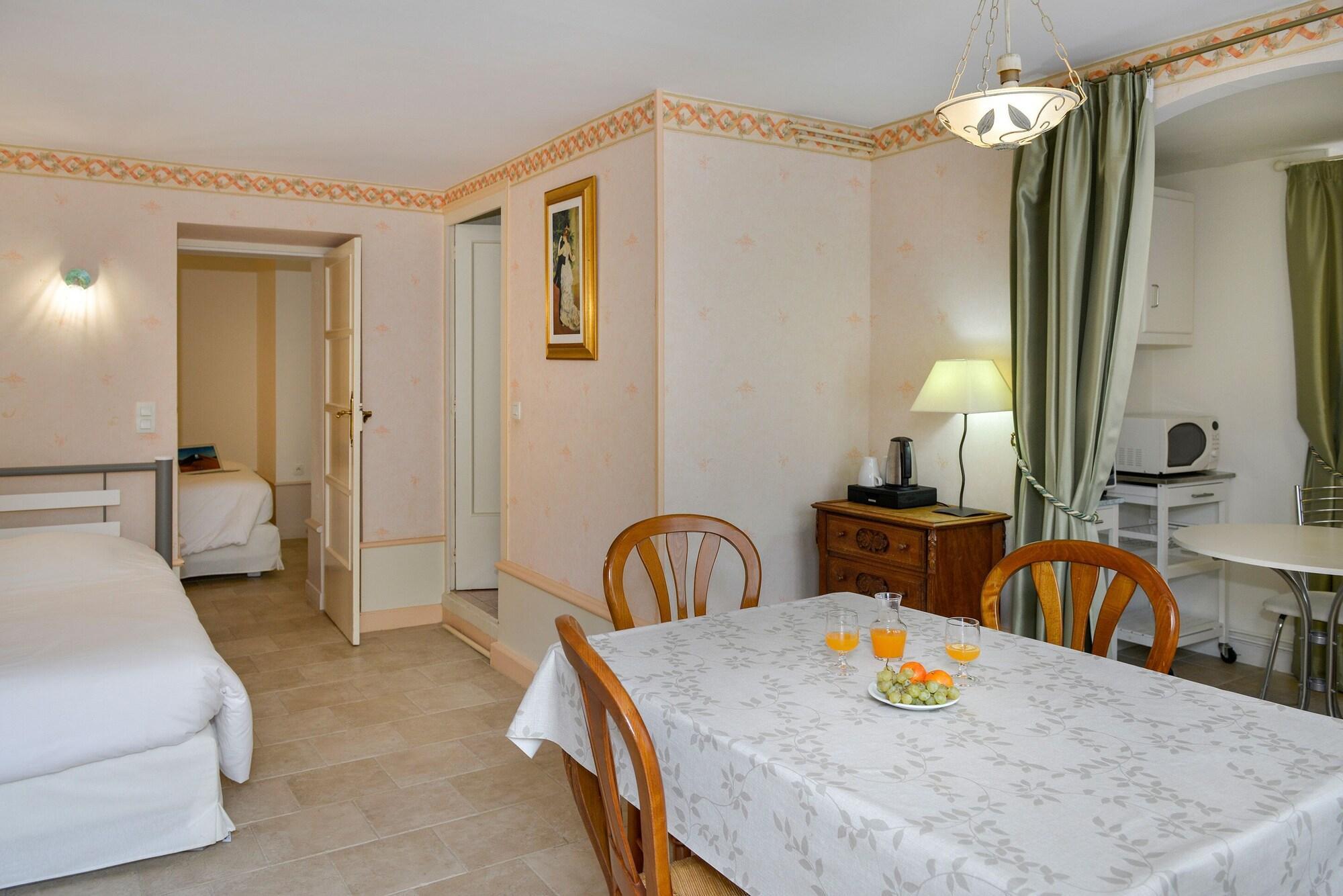 Logis Manoir De La Giraudiere Beaumont-en-Véron Kültér fotó