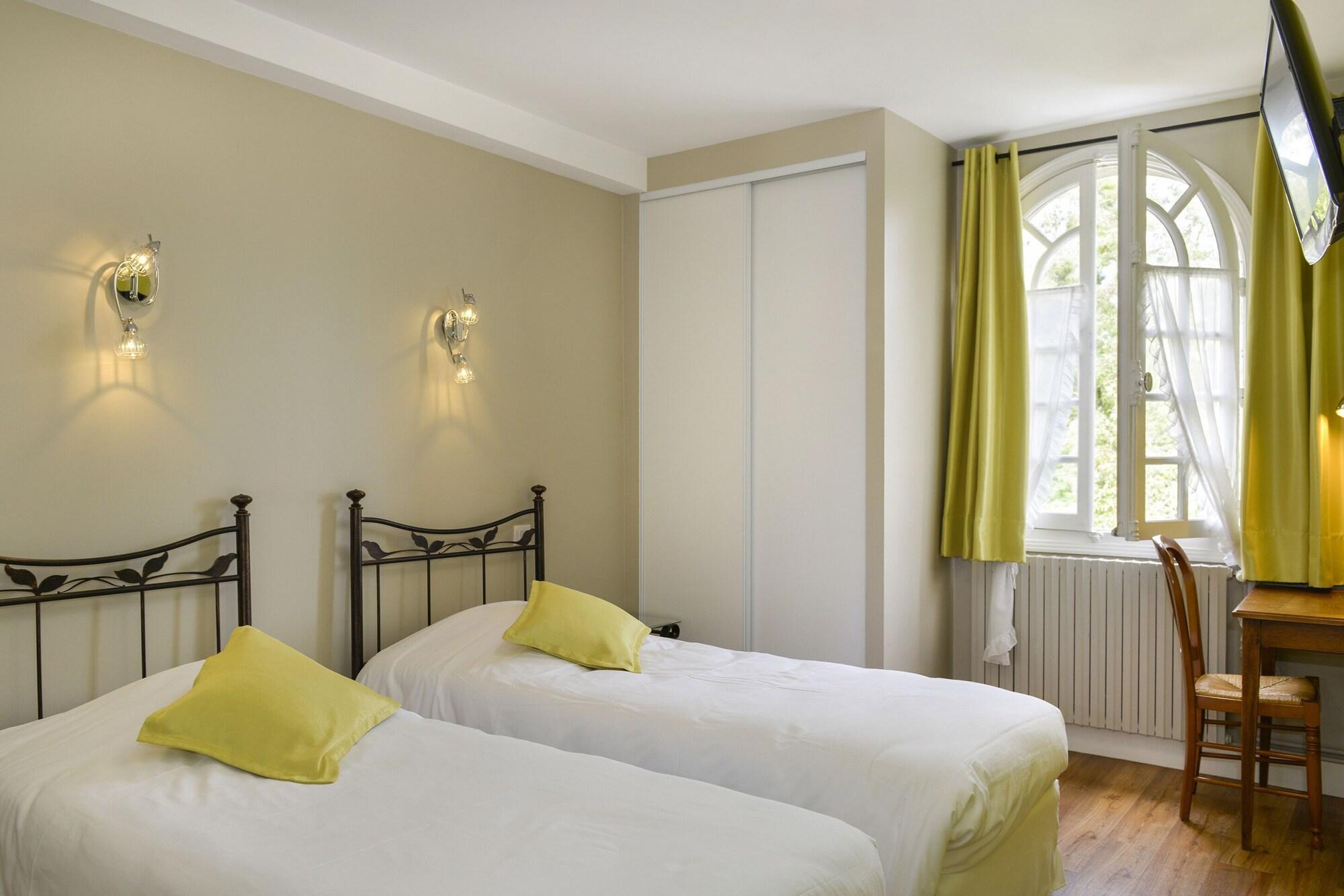 Logis Manoir De La Giraudiere Beaumont-en-Véron Kültér fotó