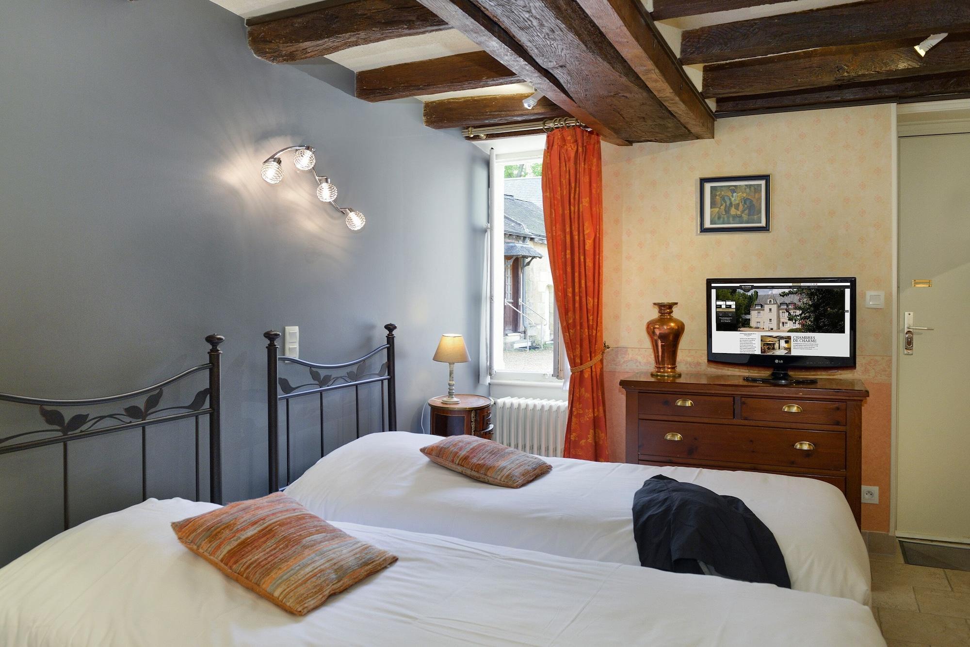 Logis Manoir De La Giraudiere Beaumont-en-Véron Kültér fotó