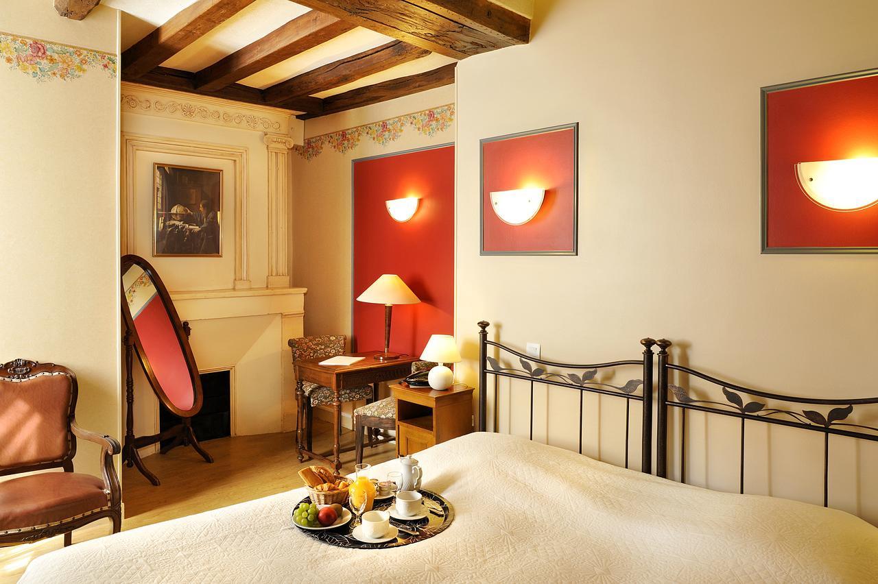 Logis Manoir De La Giraudiere Beaumont-en-Véron Kültér fotó
