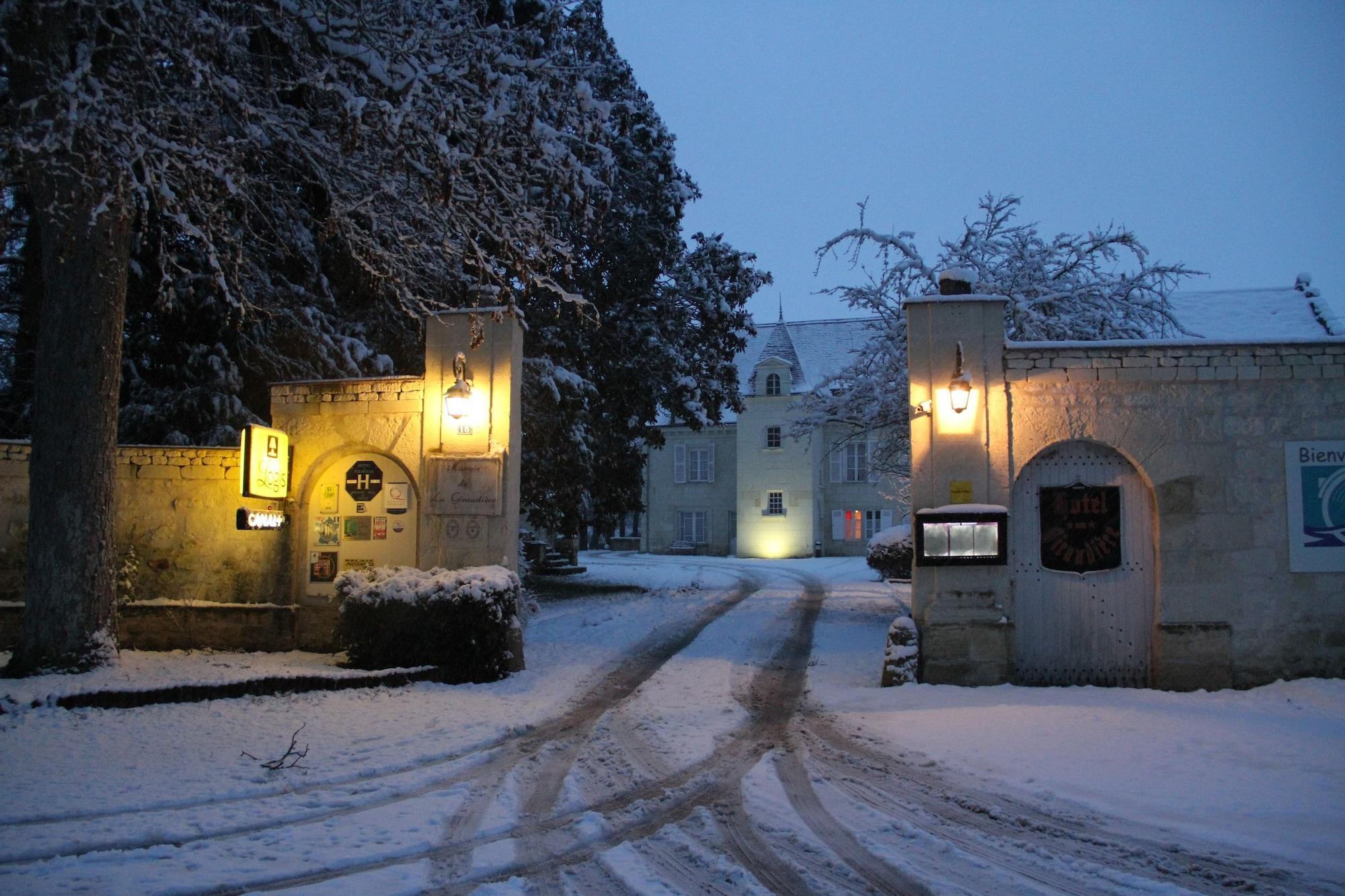 Logis Manoir De La Giraudiere Beaumont-en-Véron Kültér fotó