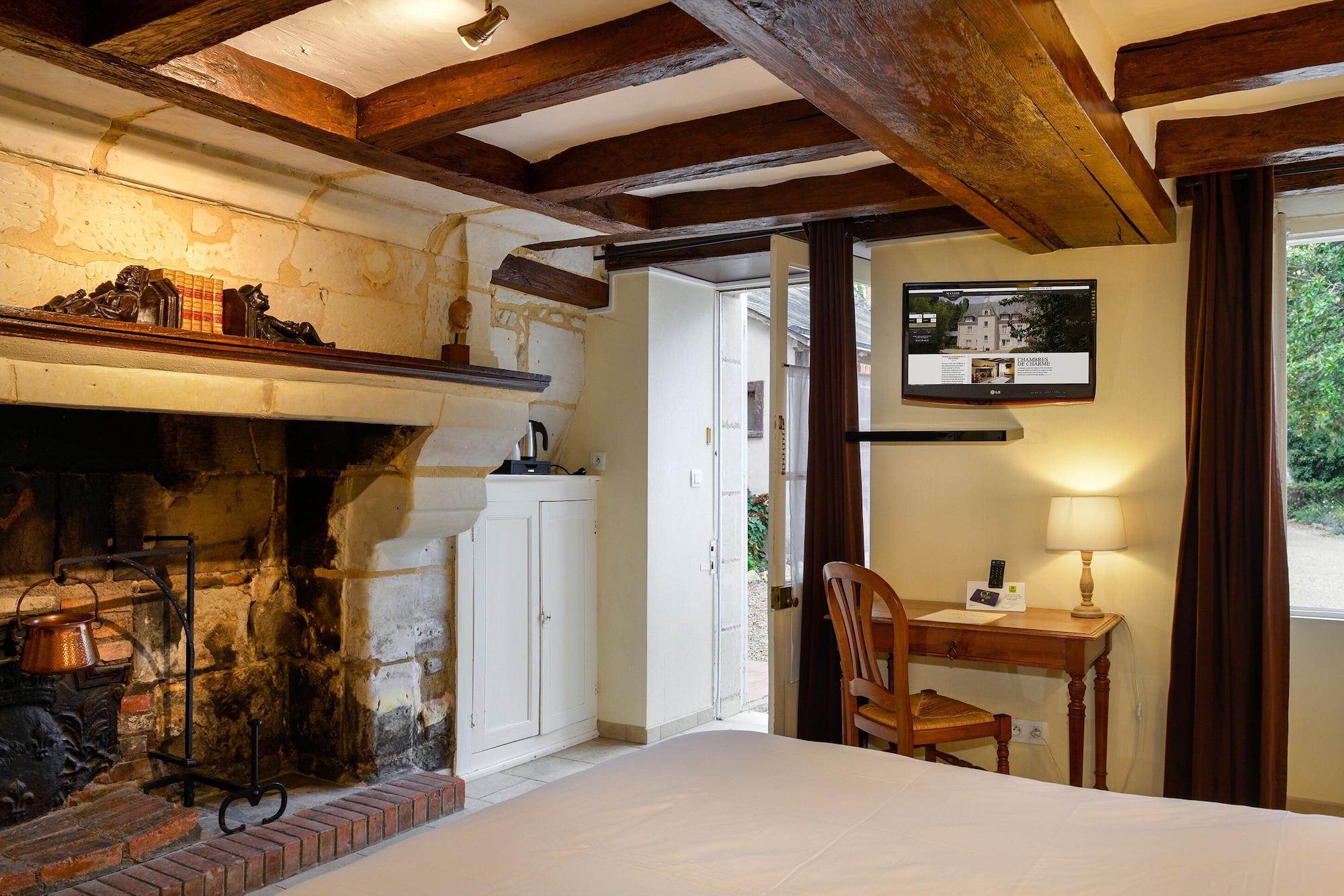 Logis Manoir De La Giraudiere Beaumont-en-Véron Kültér fotó