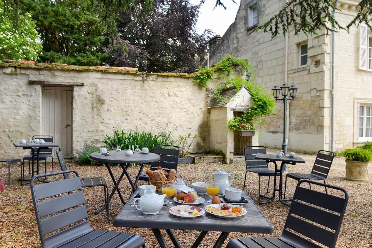 Logis Manoir De La Giraudiere Beaumont-en-Véron Kültér fotó