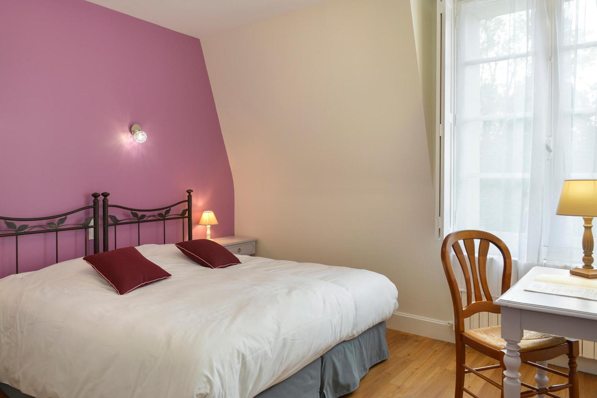 Logis Manoir De La Giraudiere Beaumont-en-Véron Kültér fotó