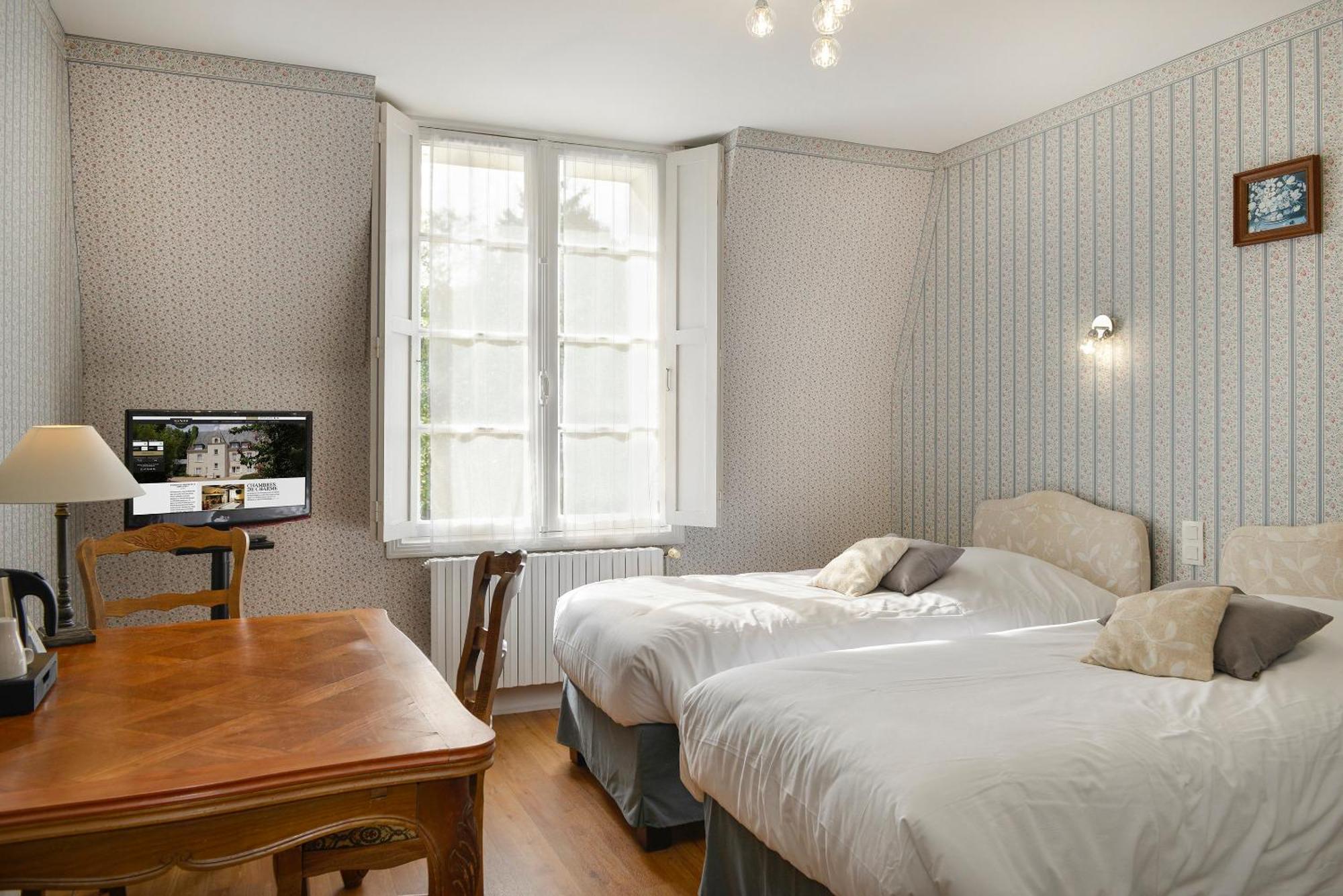 Logis Manoir De La Giraudiere Beaumont-en-Véron Kültér fotó